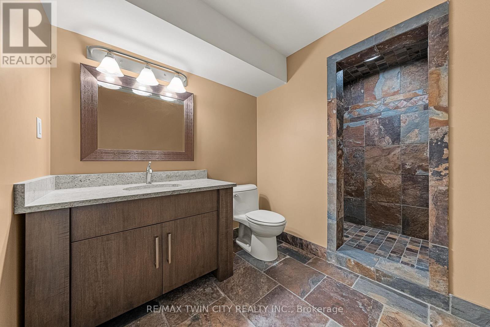 541 Falconridge Crescent, Kitchener, Ontario  N2K 4J2 - Photo 44 - X12474044