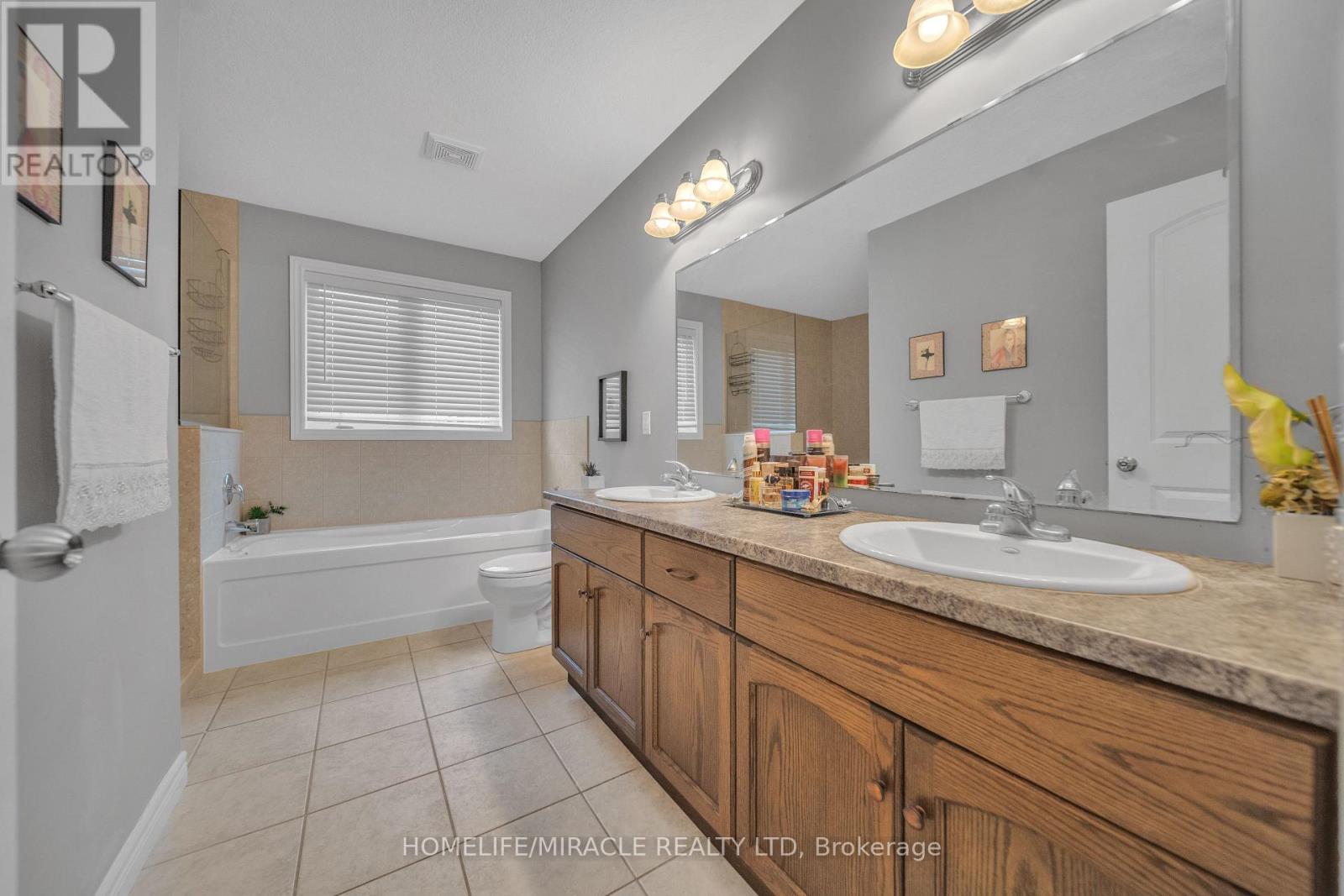 79 Elmbank Trail, Kitchener, Ontario  N2R 0H1 - Photo 30 - X12474053