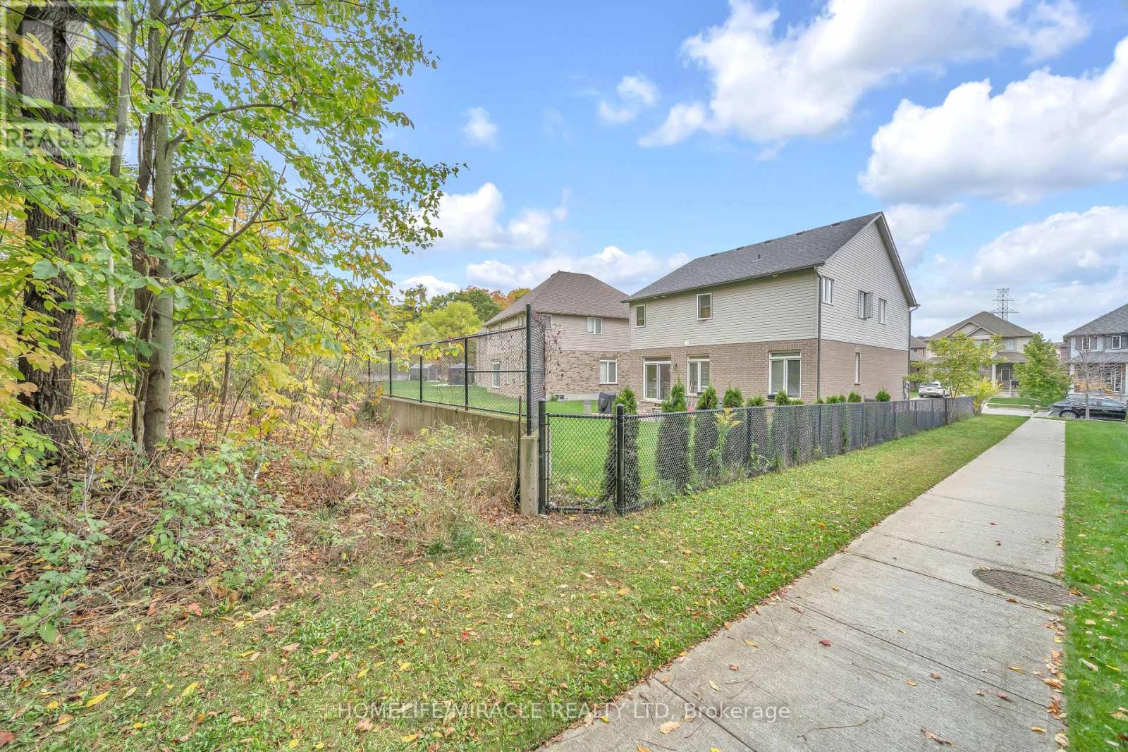 79 Elmbank Trail, Kitchener, Ontario  N2R 0H1 - Photo 42 - X12474053