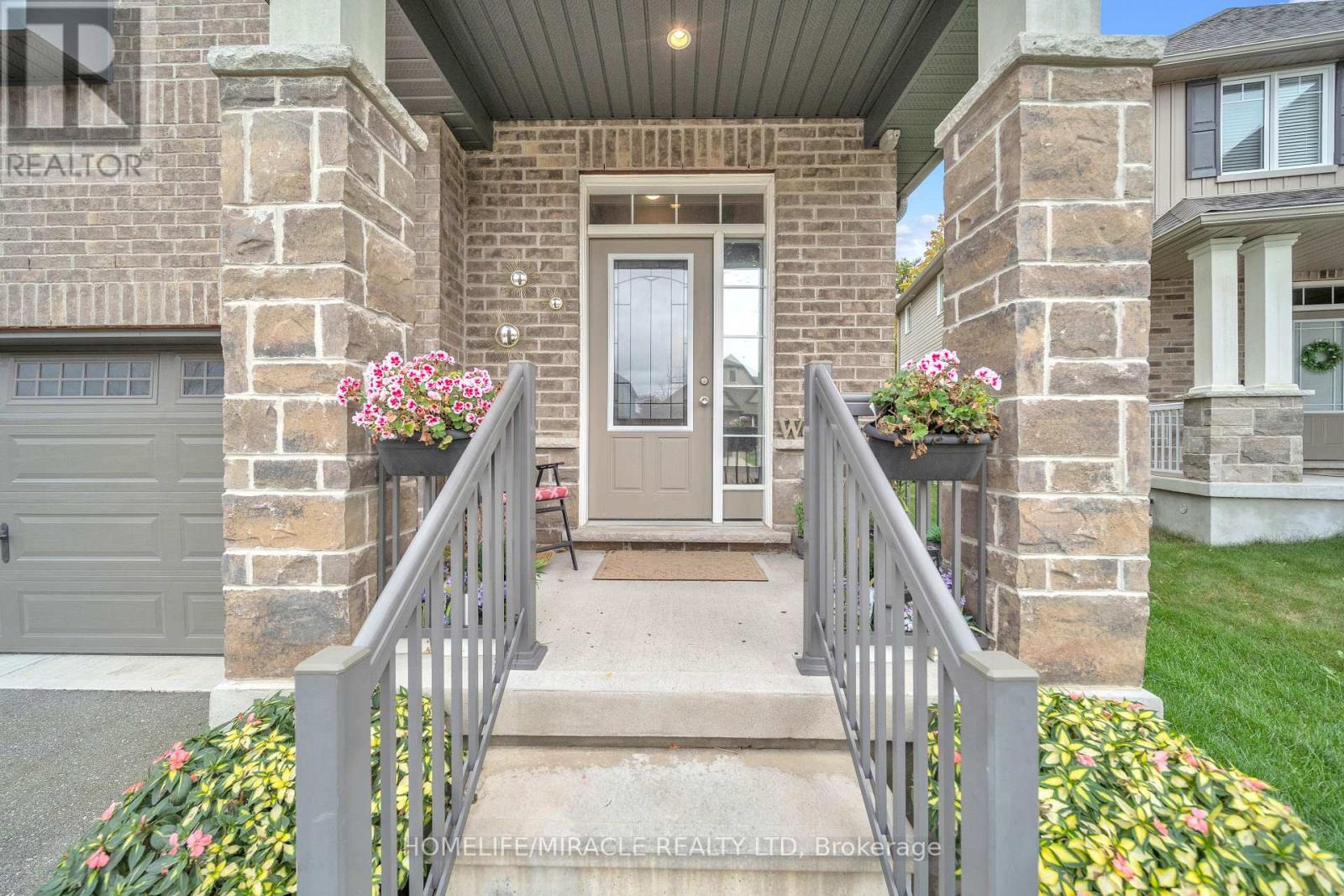 79 Elmbank Trail, Kitchener, Ontario  N2R 0H1 - Photo 5 - X12474053