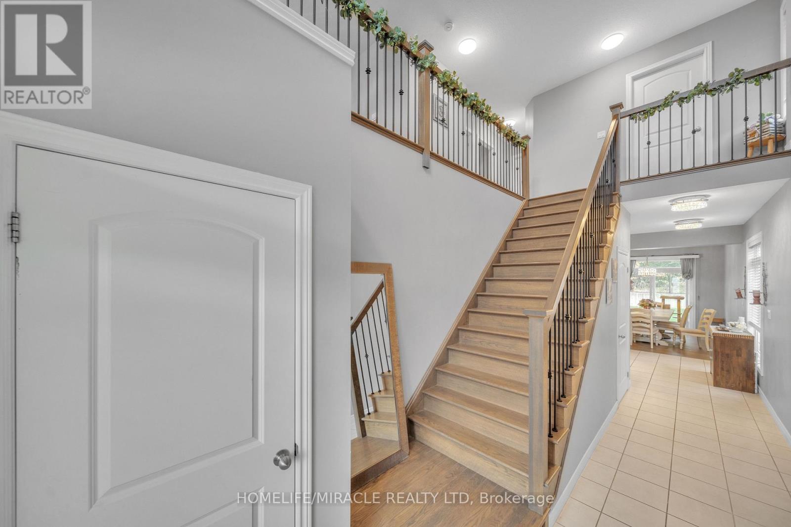 79 Elmbank Trail, Kitchener, Ontario  N2R 0H1 - Photo 8 - X12474053