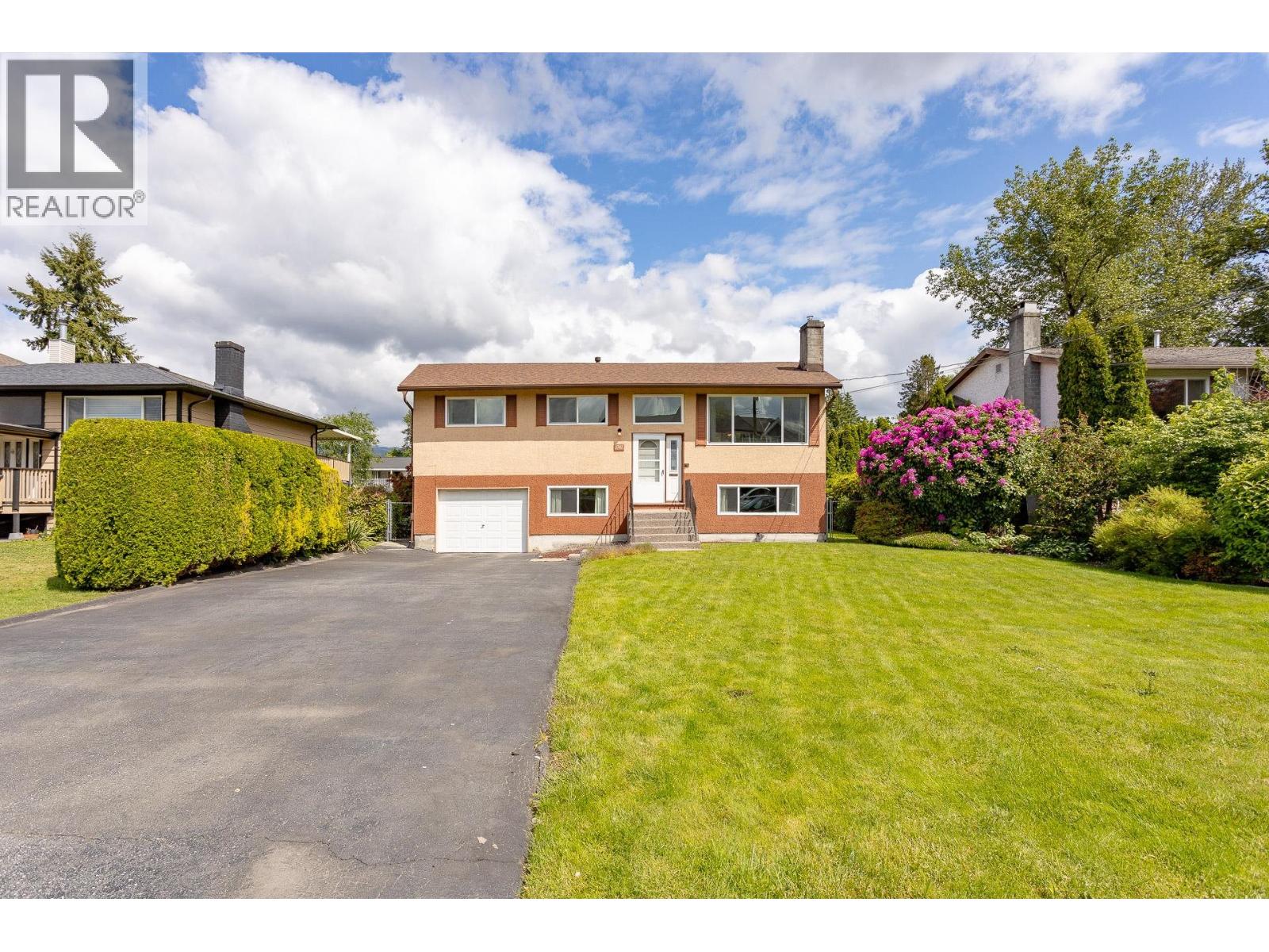 1741 Langan Avenue, Port Coquitlam, British Columbia  V3C 1K8 - Photo 2 - R3060440