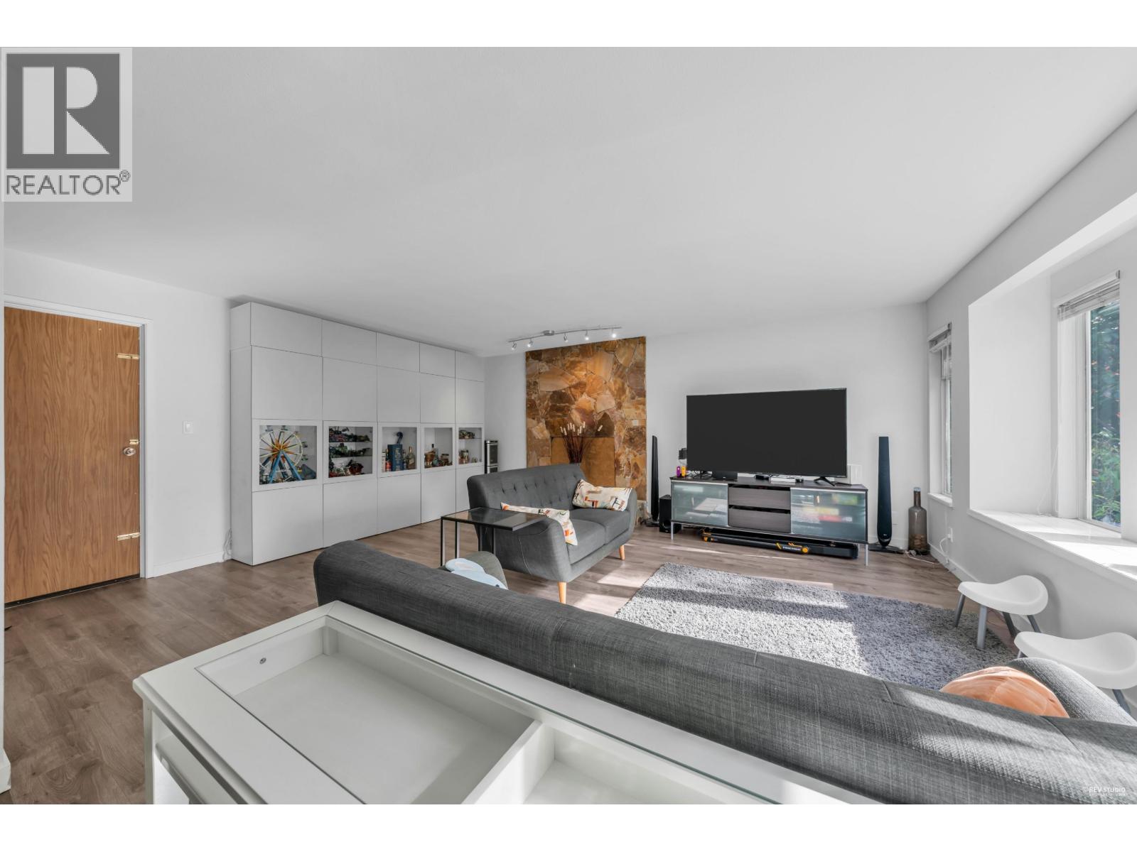 3529 Napier Street, Vancouver, British Columbia  V5K 2X8 - Photo 5 - R3060472
