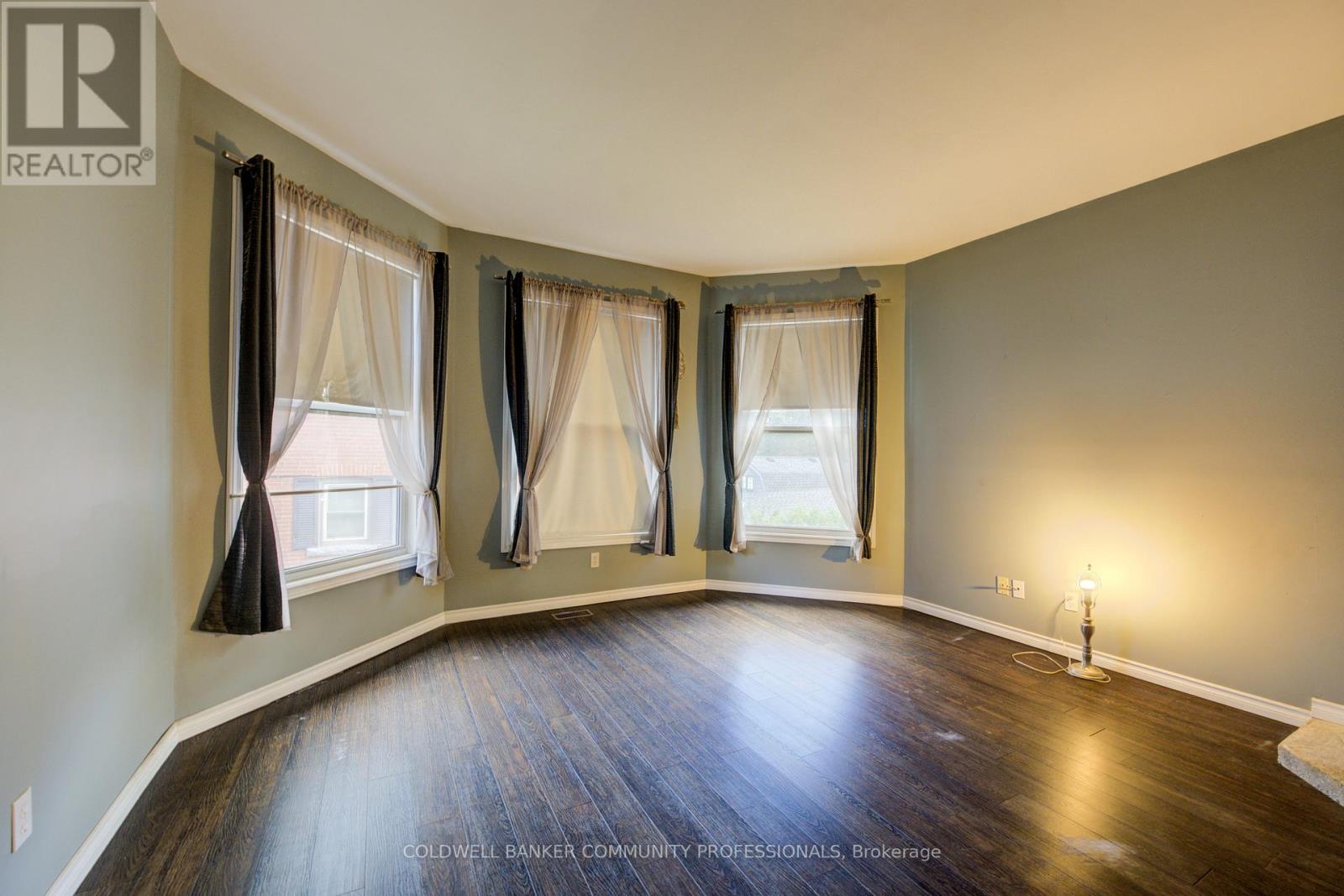 7 Robinson Street S, Grimsby, Ontario  L3M 3C5 - Photo 32 - X12462874