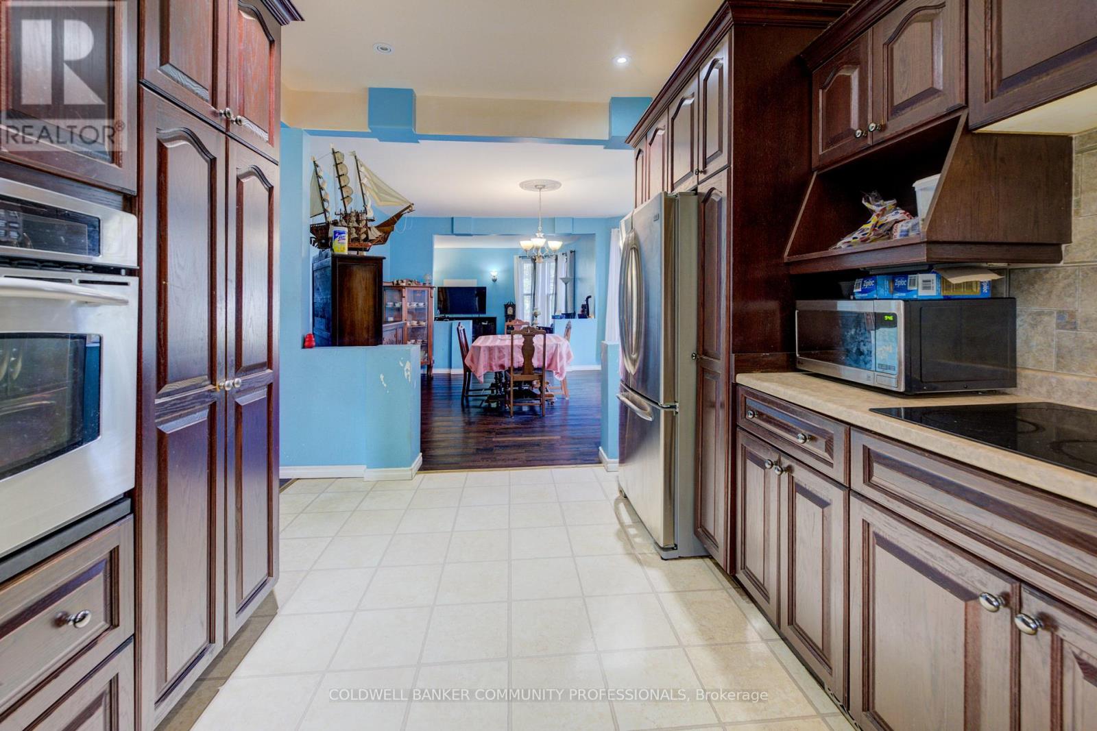 7 Robinson Street S, Grimsby, Ontario  L3M 3C5 - Photo 6 - X12462874