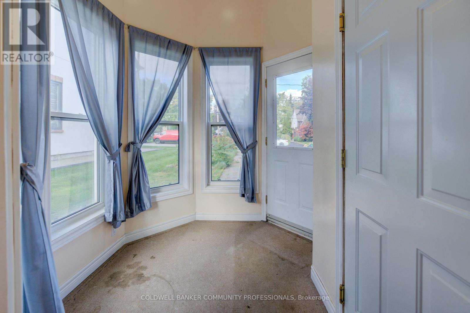 7 Robinson Street S, Grimsby, Ontario  L3M 3C5 - Photo 16 - X12462874