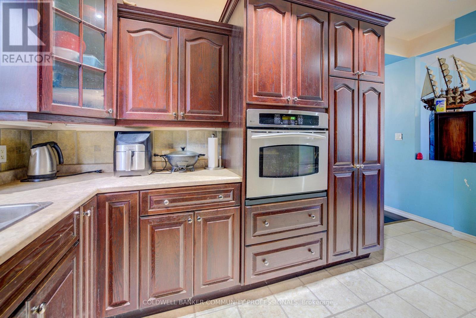 7 Robinson Street S, Grimsby, Ontario  L3M 3C5 - Photo 8 - X12462874