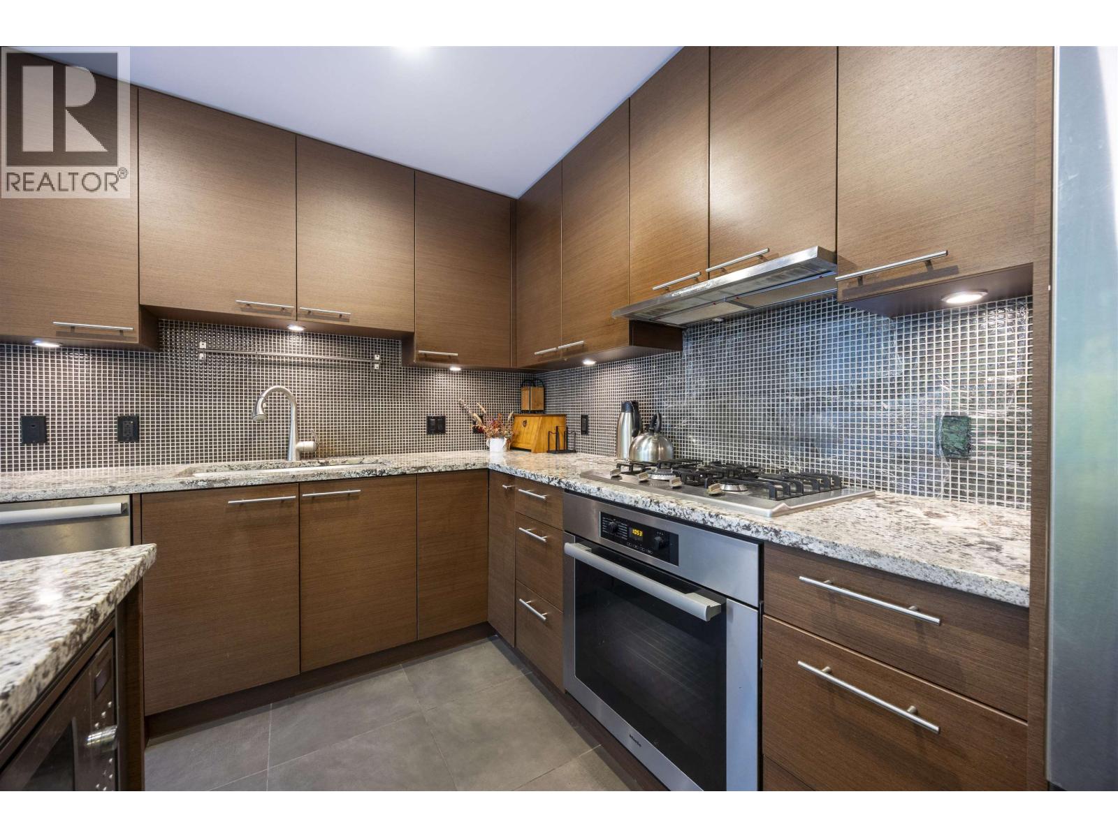 205 6168 Wilson Avenue, Burnaby, British Columbia  V5H 0B2 - Photo 3 - R3060071