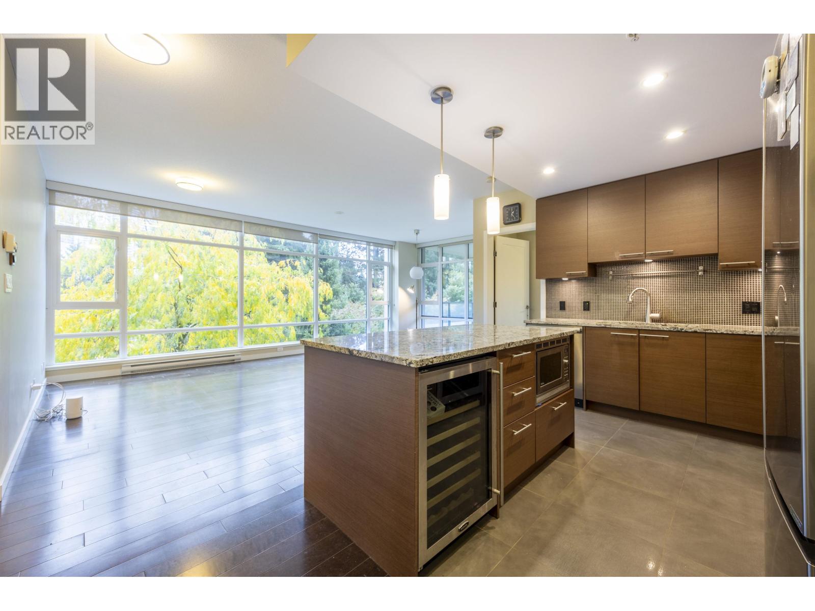 205 6168 Wilson Avenue, Burnaby, British Columbia  V5H 0B2 - Photo 2 - R3060071