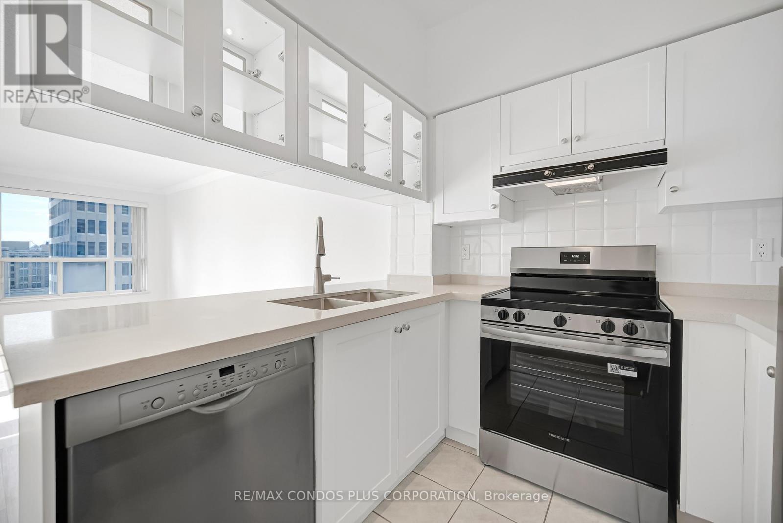 903 - 909 Bay Street, Toronto, Ontario  M5S 3G2 - Photo 9 - C12474093