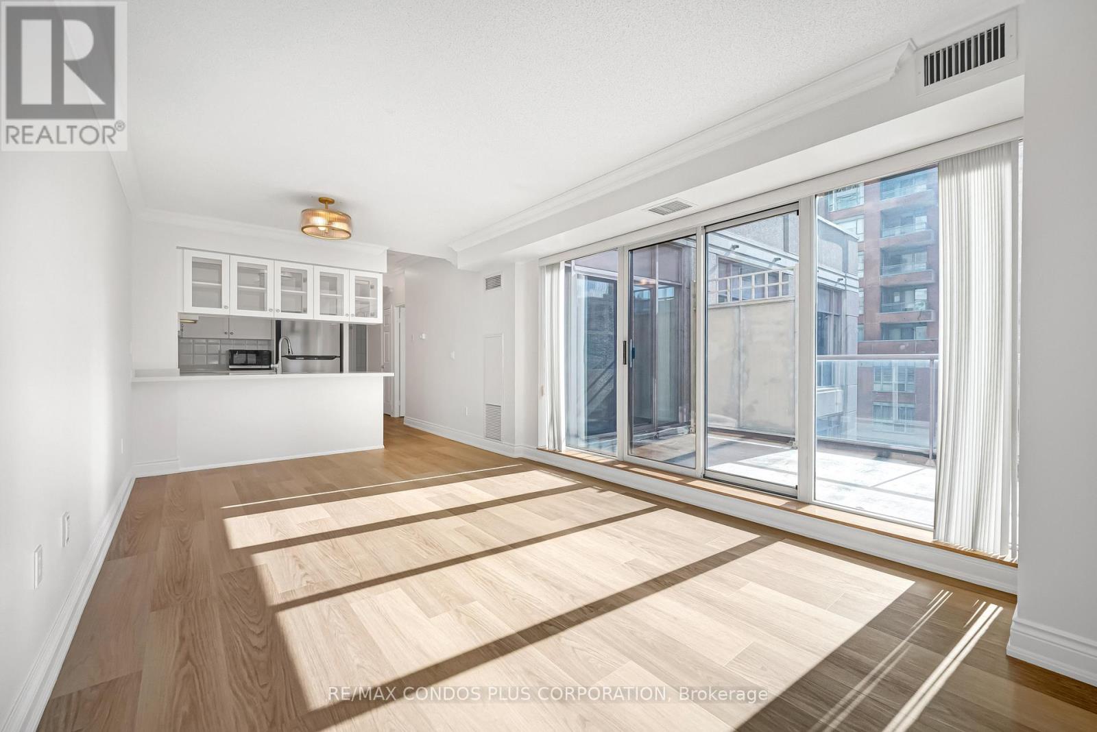 903 - 909 Bay Street, Toronto, Ontario  M5S 3G2 - Photo 5 - C12474093