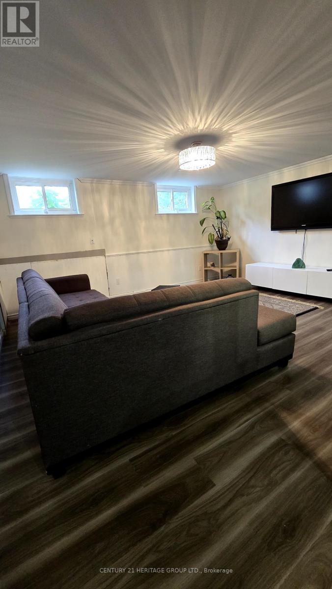 77 Aurora Heights Drive, Aurora, Ontario  L4G 2X1 - Photo 9 - N12434480