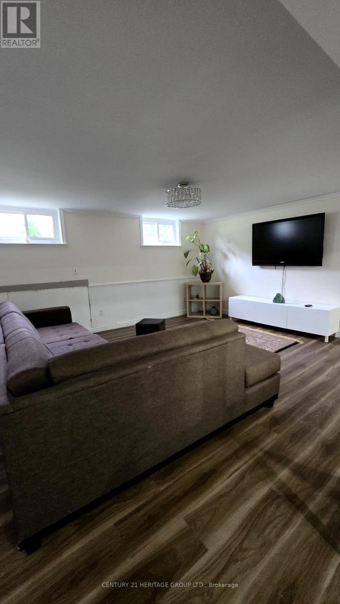 77 Aurora Heights Drive, Aurora, Ontario  L4G 2X1 - Photo 2 - N12434480