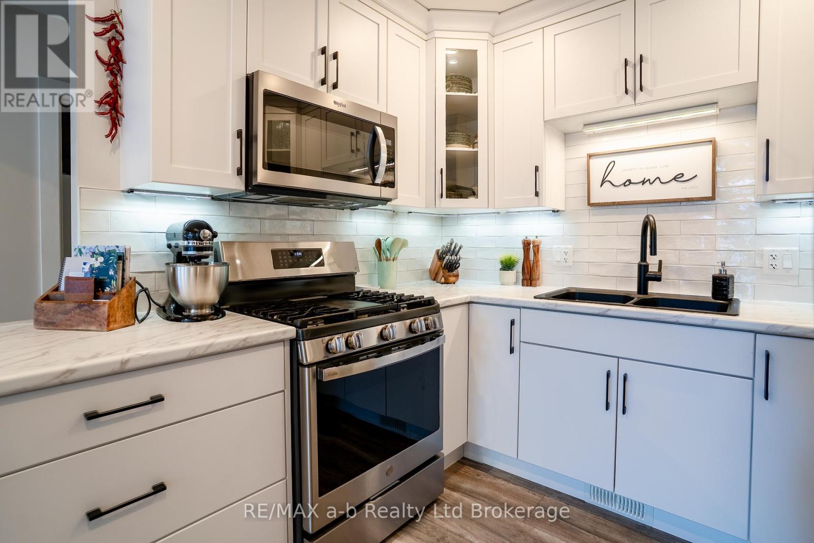 258 Graham Street, Woodstock, Ontario  N4S 6K7 - Photo 4 - X12474134