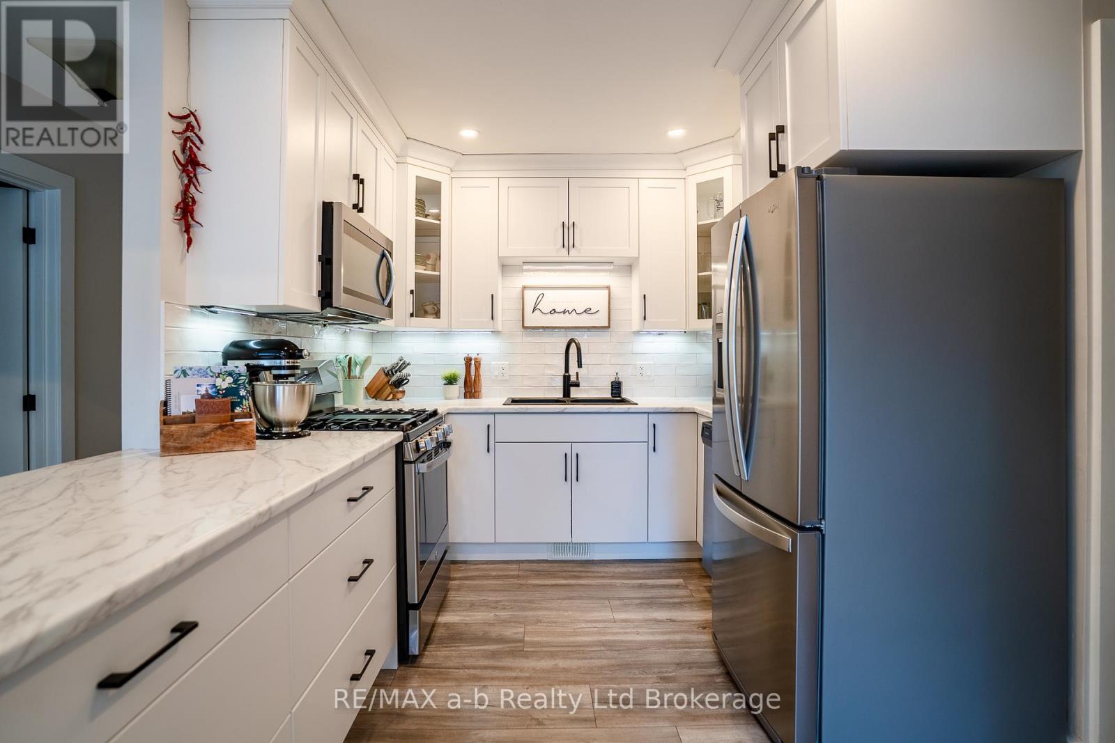 258 Graham Street, Woodstock, Ontario  N4S 6K7 - Photo 6 - X12474134