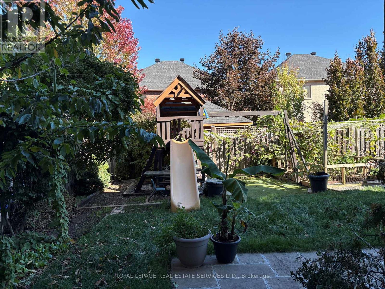 2407 Taylorwood Drive, Oakville, Ontario  L6H 0C6 - Photo 4 - W12464939