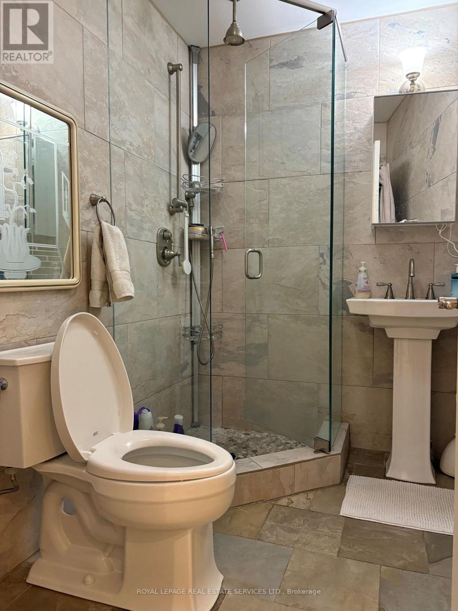 2407 Taylorwood Drive, Oakville, Ontario  L6H 0C6 - Photo 14 - W12464939