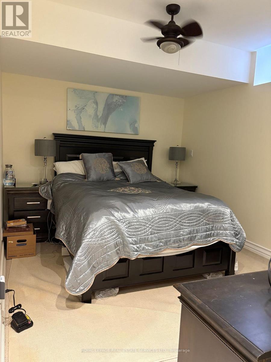 2407 Taylorwood Drive, Oakville, Ontario  L6H 0C6 - Photo 13 - W12464939