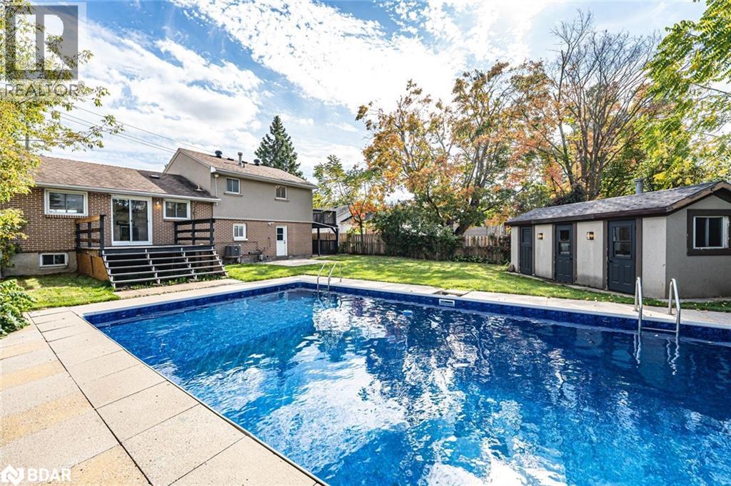 262 Duckworth Street, Barrie, Ontario  L4M 3X2 - Photo 3 - 40778800