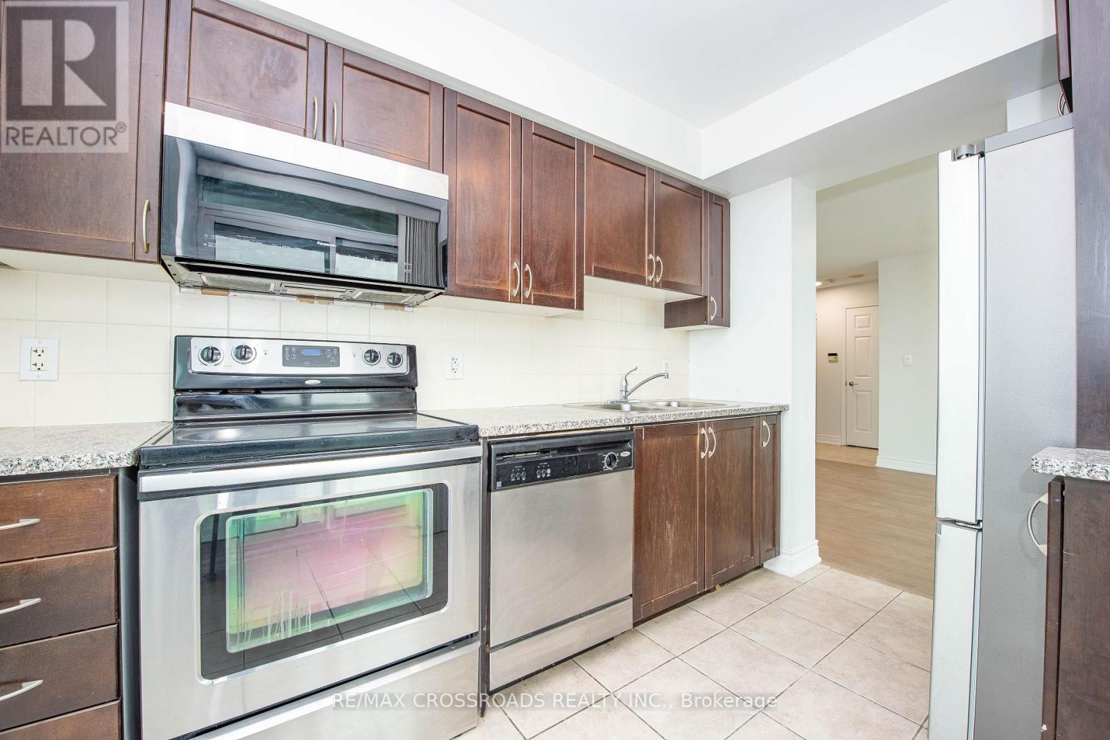 2708 - 208 Enfield Place, Mississauga, Ontario  L5B 0G8 - Photo 12 - W12460315