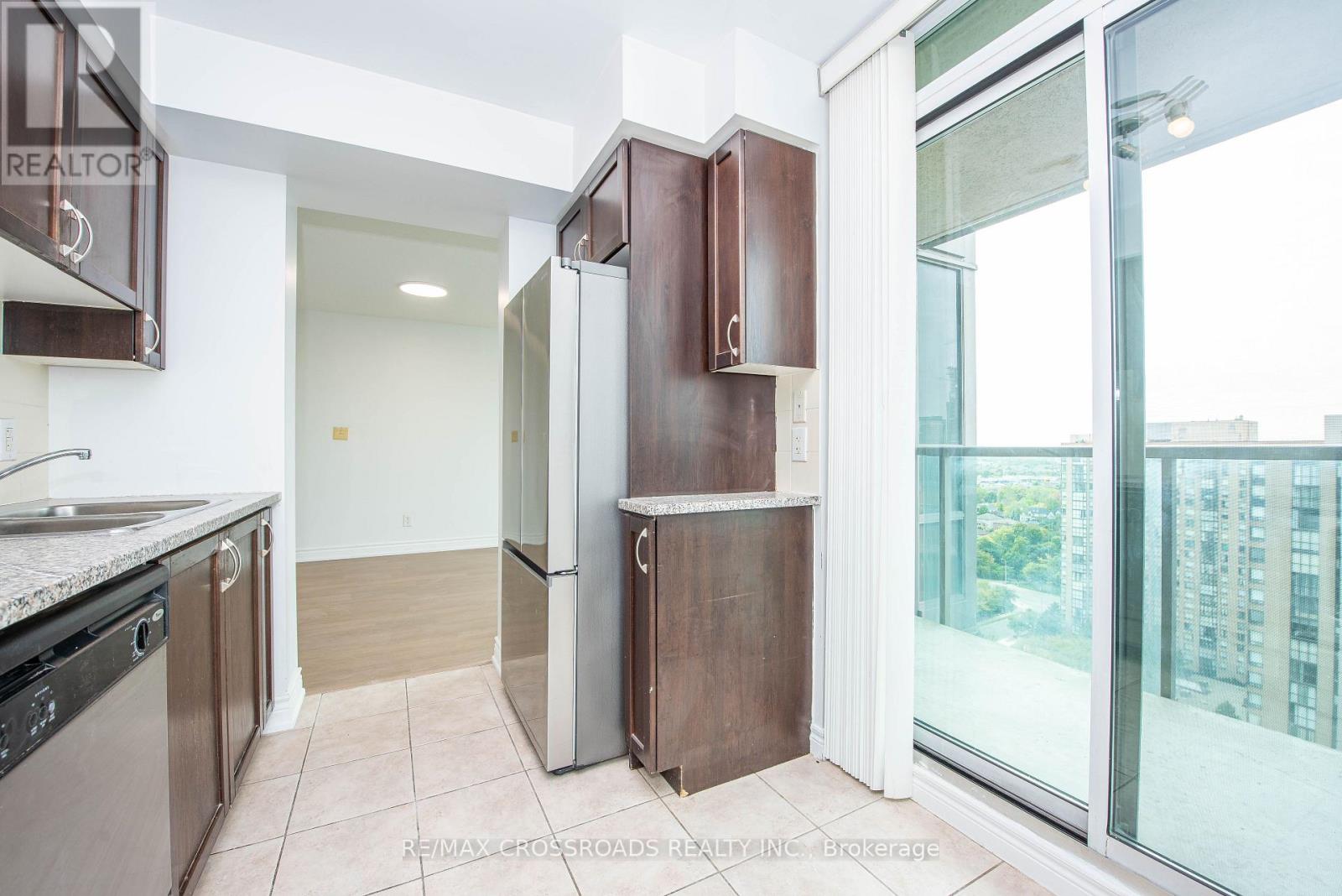 2708 - 208 Enfield Place, Mississauga, Ontario  L5B 0G8 - Photo 11 - W12460315