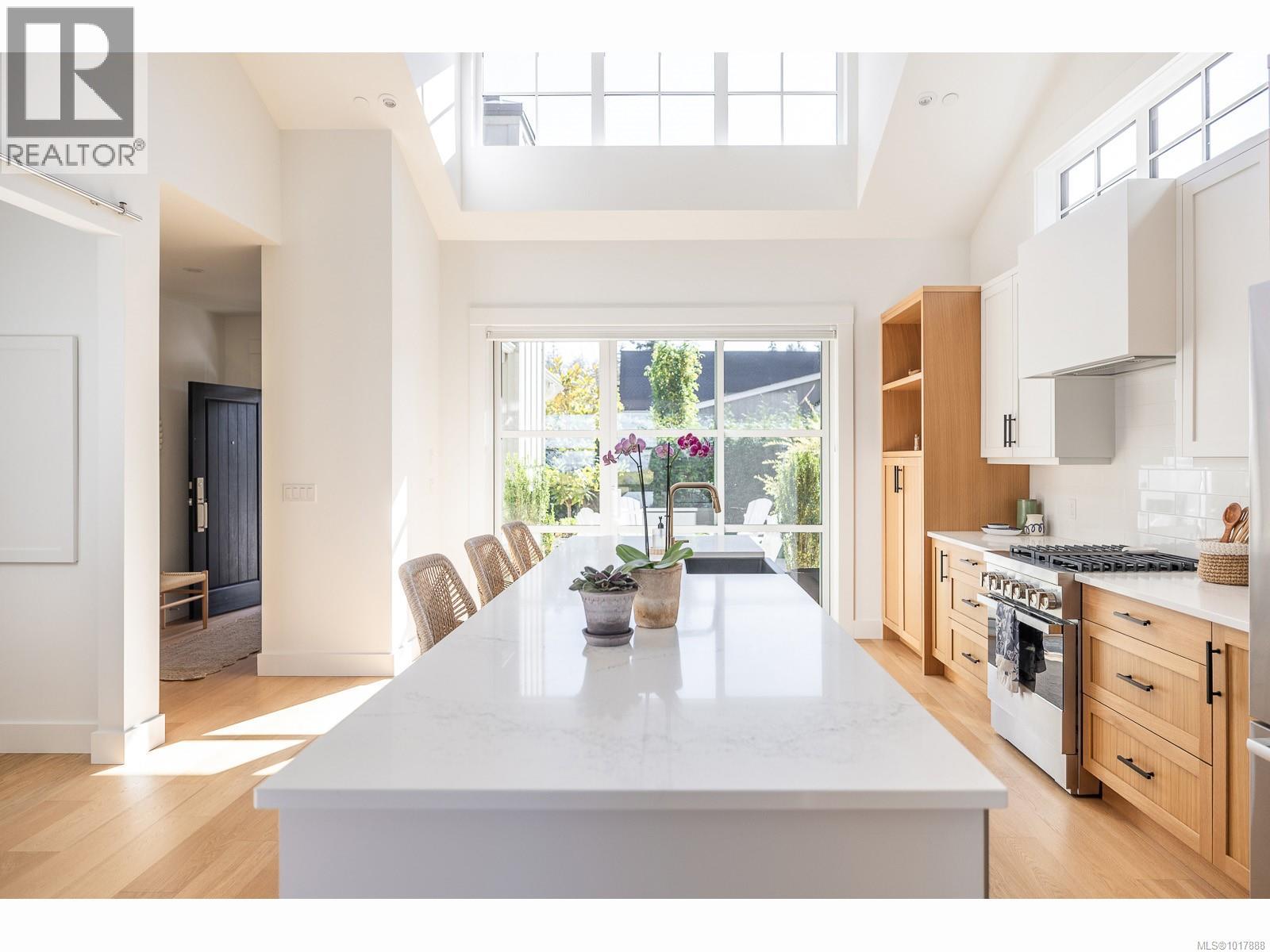 871 CLAYMORE Cres, Qualicum Beach, British Columbia