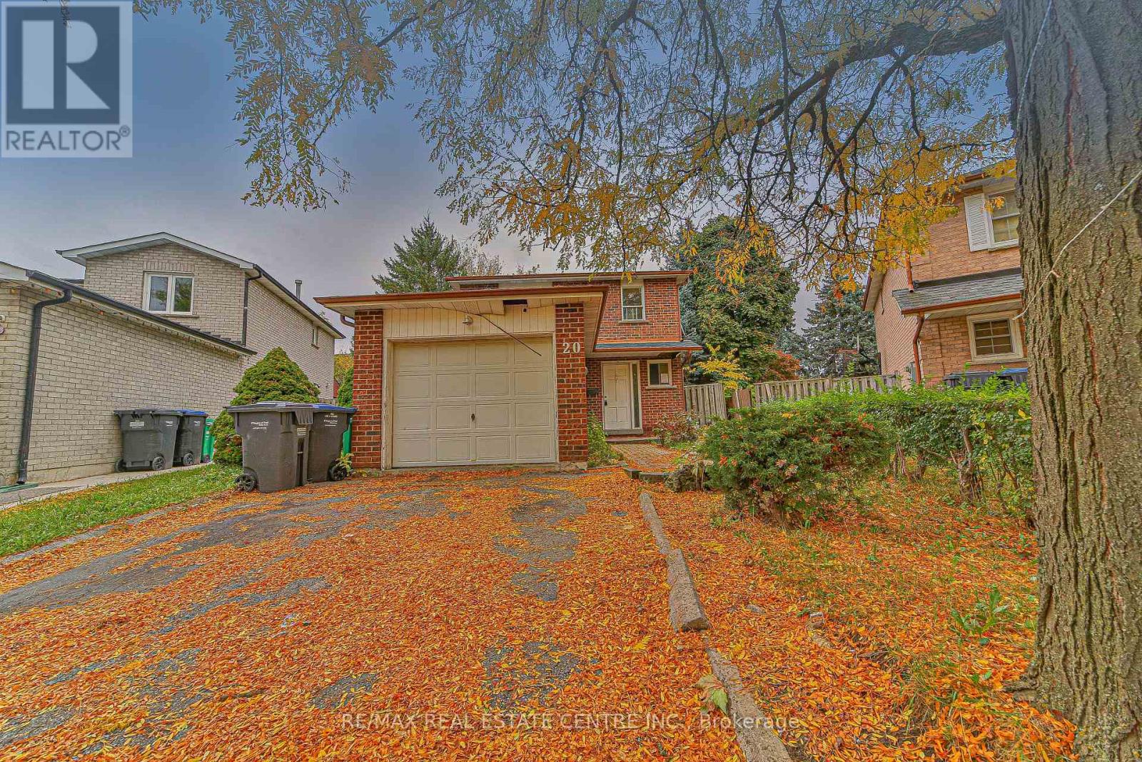 20 Mozart Crescent, Brampton, Ontario  L6Y 2W7 - Photo 4 - W12474037
