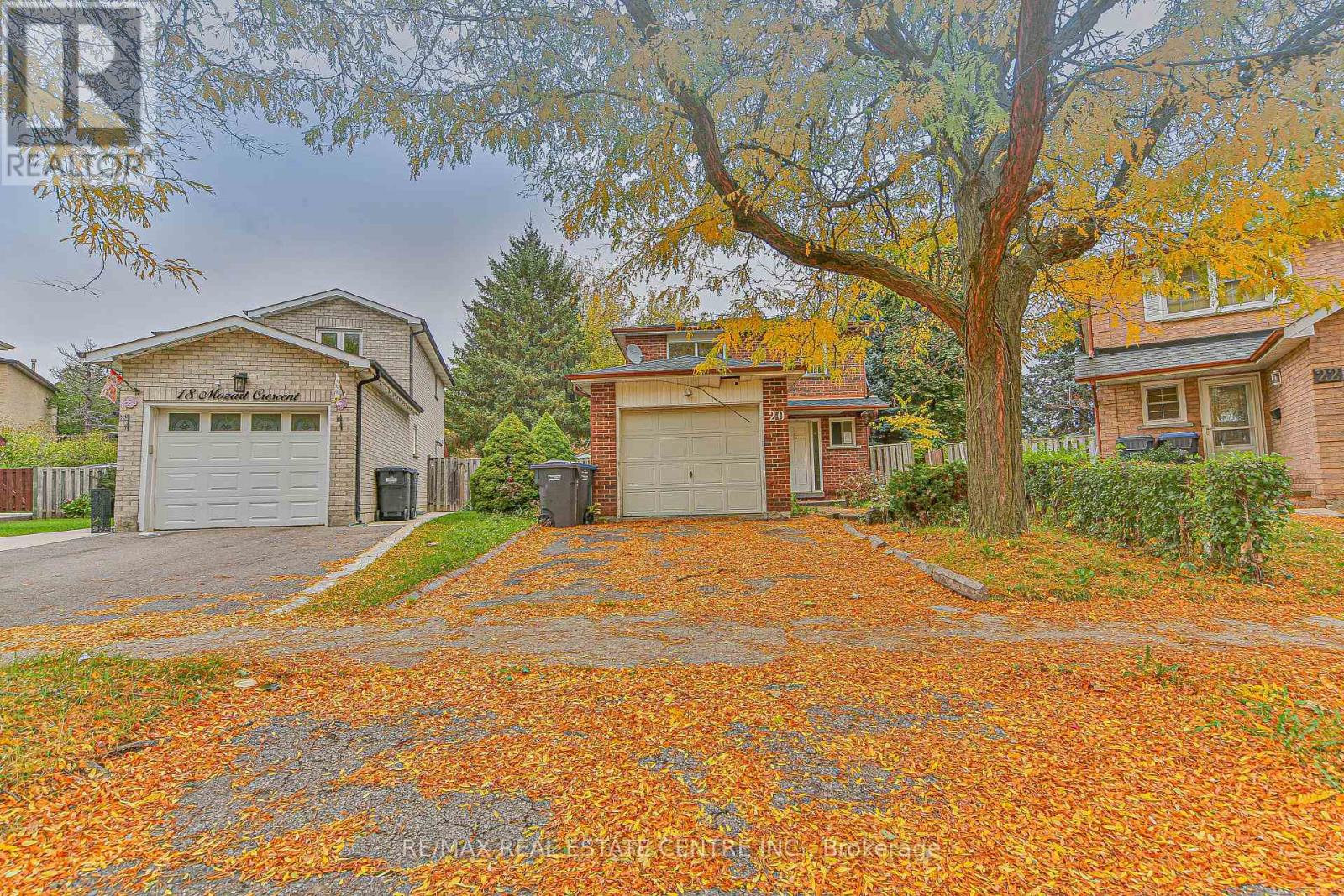 20 Mozart Crescent, Brampton, Ontario  L6Y 2W7 - Photo 2 - W12474037