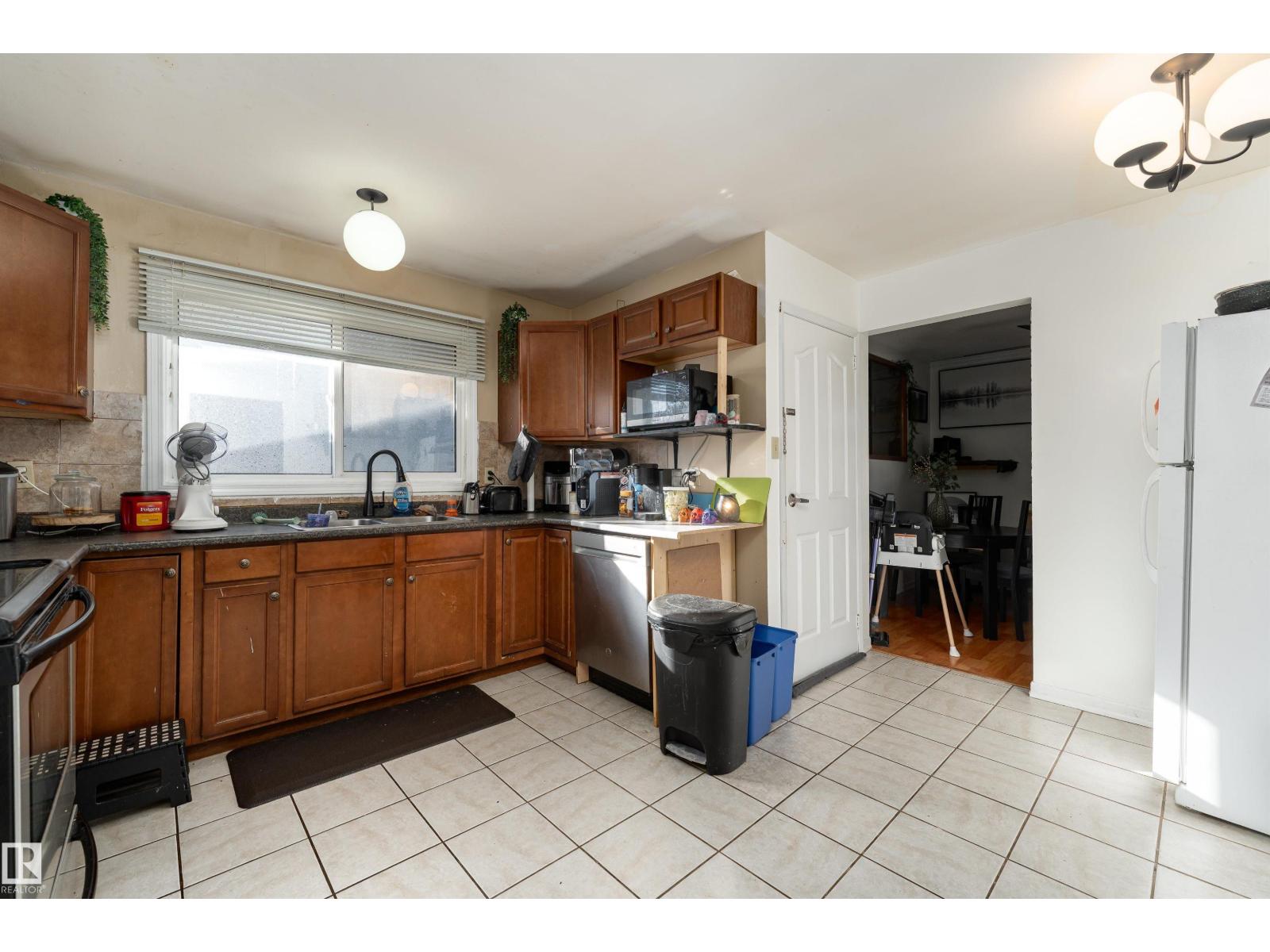 8207 169 St Nw, Edmonton, Alberta  T5R 2W4 - Photo 7 - E4462599