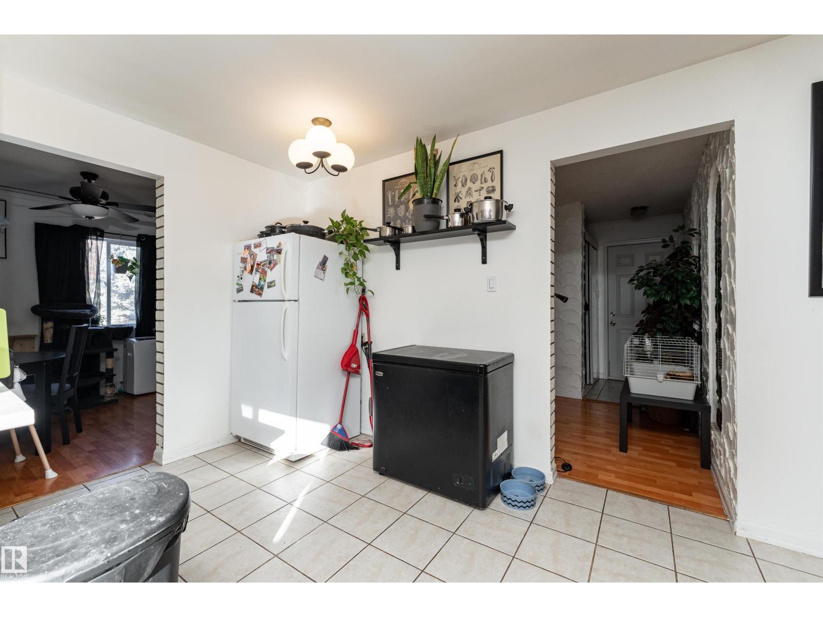 8207 169 St Nw, Edmonton, Alberta  T5R 2W4 - Photo 9 - E4462599