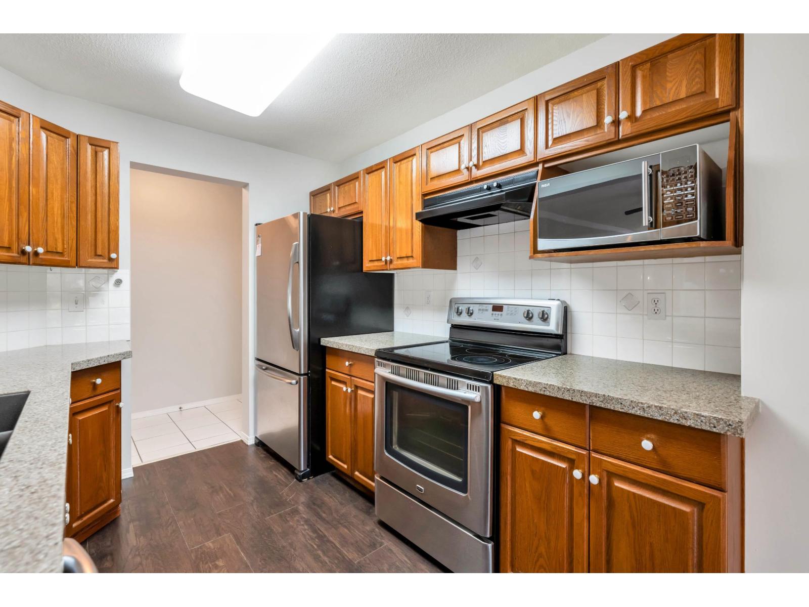 202 13870 70 Avenue, Surrey, British Columbia  V3W 0R9 - Photo 3 - R3060317