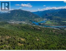 1402 Woodland Drive, castlegar, British Columbia