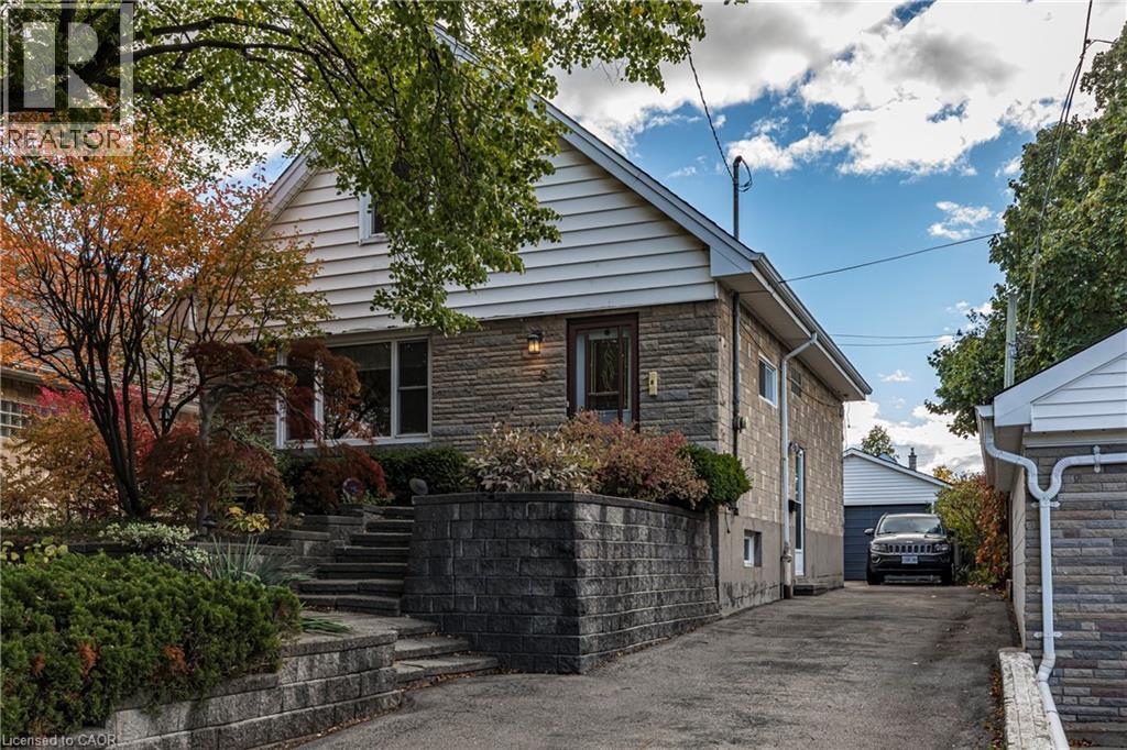 8 SYLVIA Crescent, Hamilton, Ontario