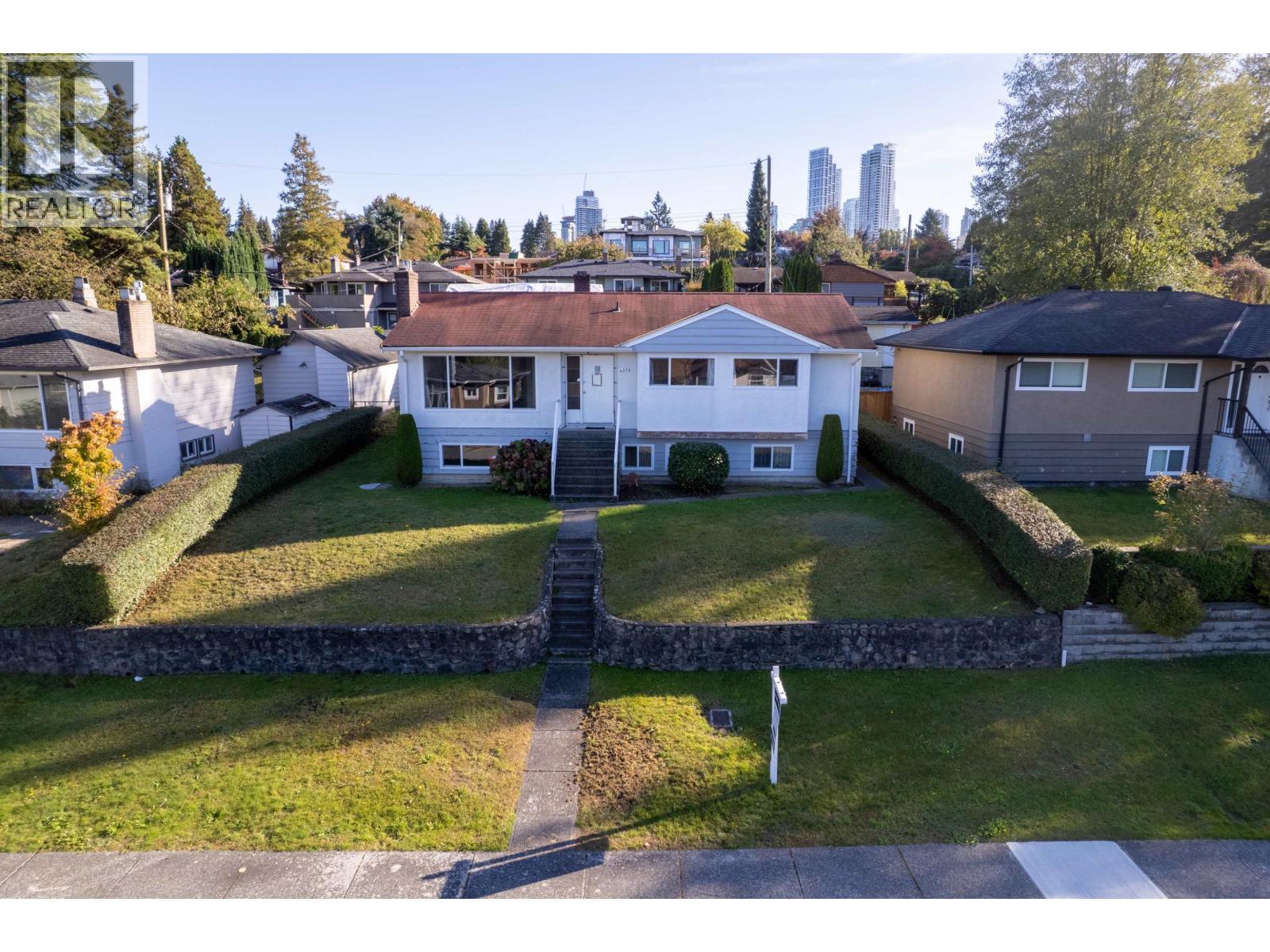 4370 Briarwood Crescent, Burnaby, British Columbia  V5G 2M6 - Photo 11 - R3060407