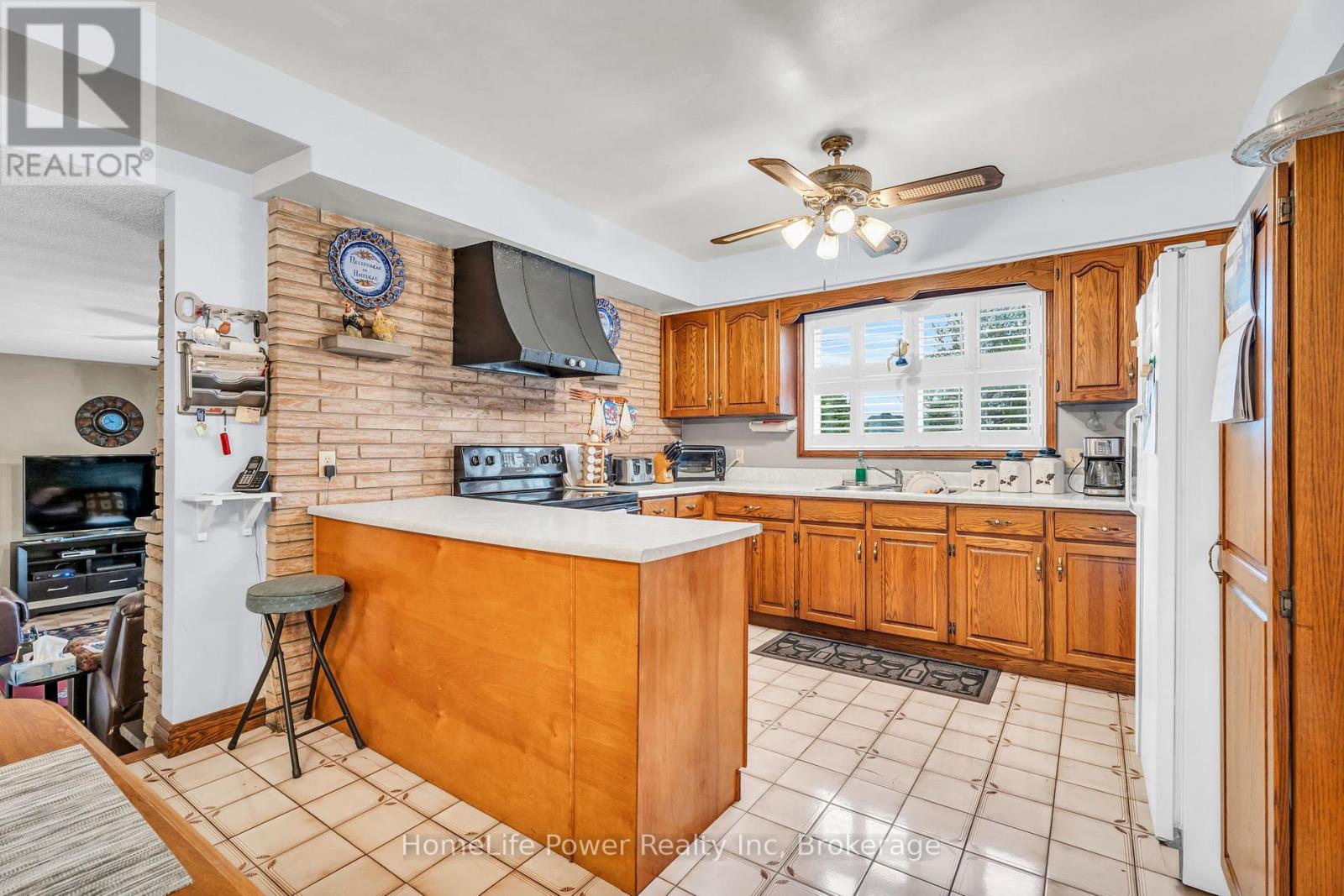 6 Leckie Avenue, Hamilton, Ontario  L8J 2S7 - Photo 15 - X12474183
