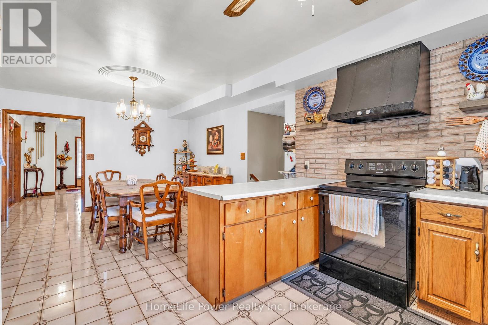 6 Leckie Avenue, Hamilton, Ontario  L8J 2S7 - Photo 17 - X12474183