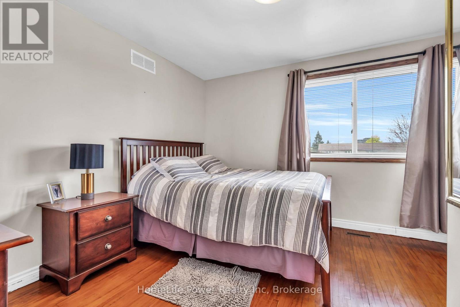 6 Leckie Avenue, Hamilton, Ontario  L8J 2S7 - Photo 34 - X12474183
