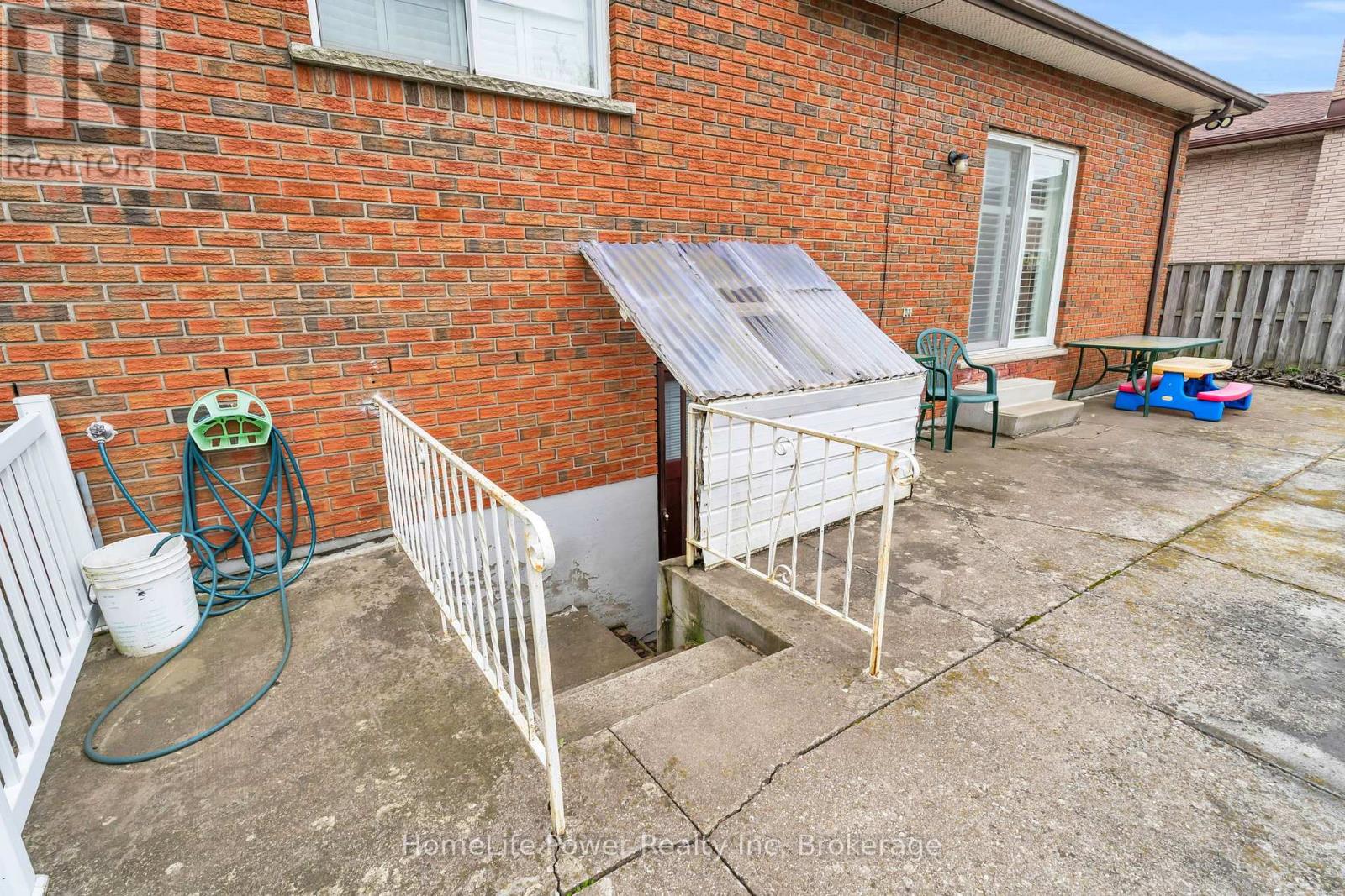 6 Leckie Avenue, Hamilton, Ontario  L8J 2S7 - Photo 39 - X12474183