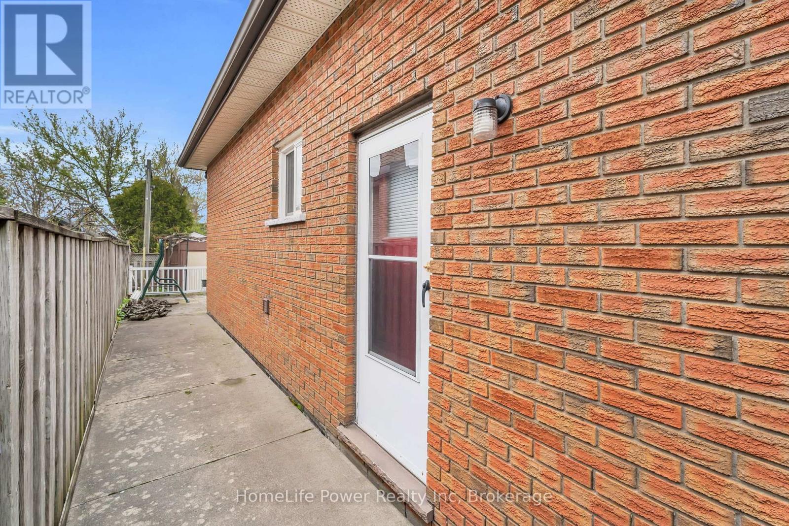 6 Leckie Avenue, Hamilton, Ontario  L8J 2S7 - Photo 46 - X12474183