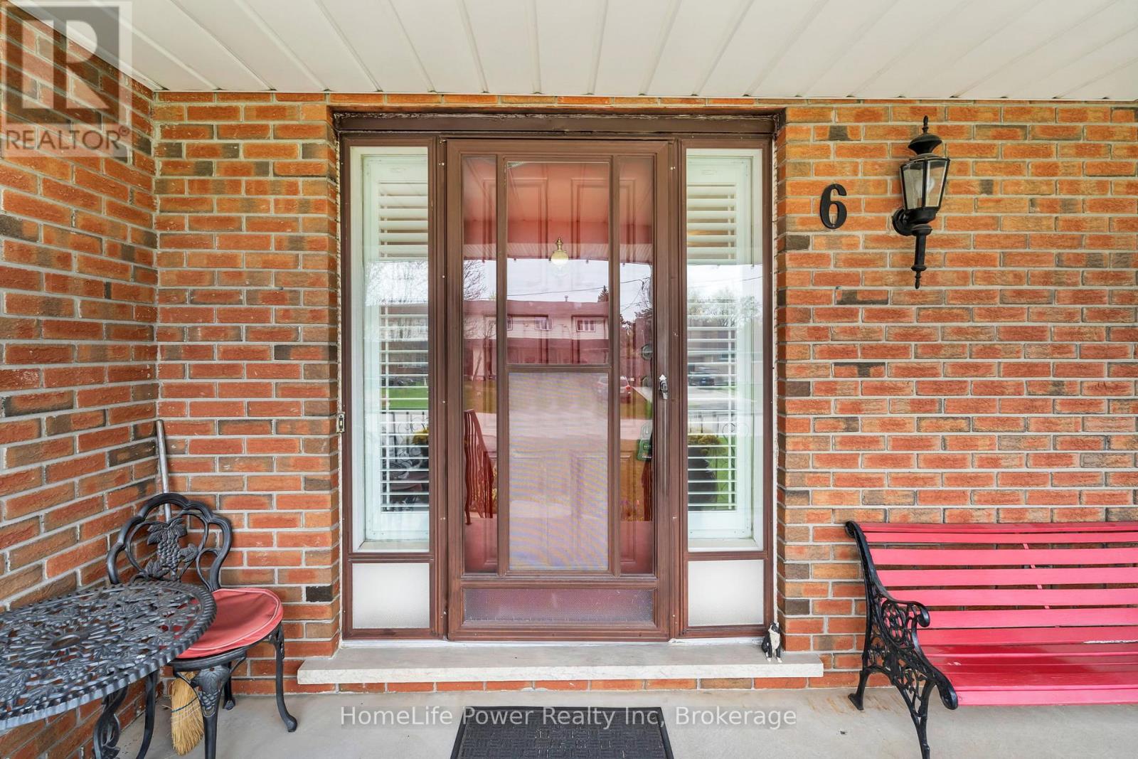6 Leckie Avenue, Hamilton, Ontario  L8J 2S7 - Photo 5 - X12474183
