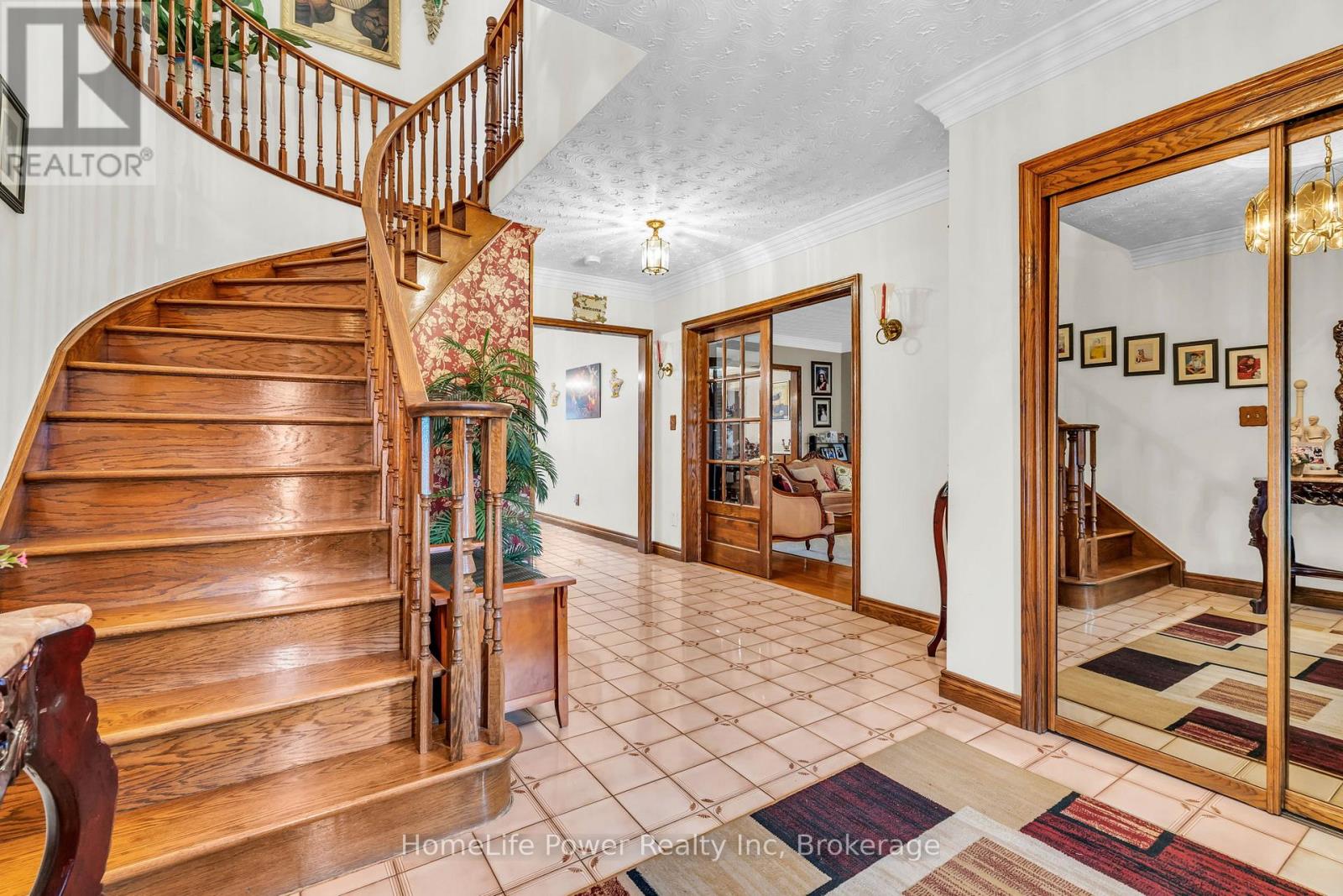 6 Leckie Avenue, Hamilton, Ontario  L8J 2S7 - Photo 7 - X12474183