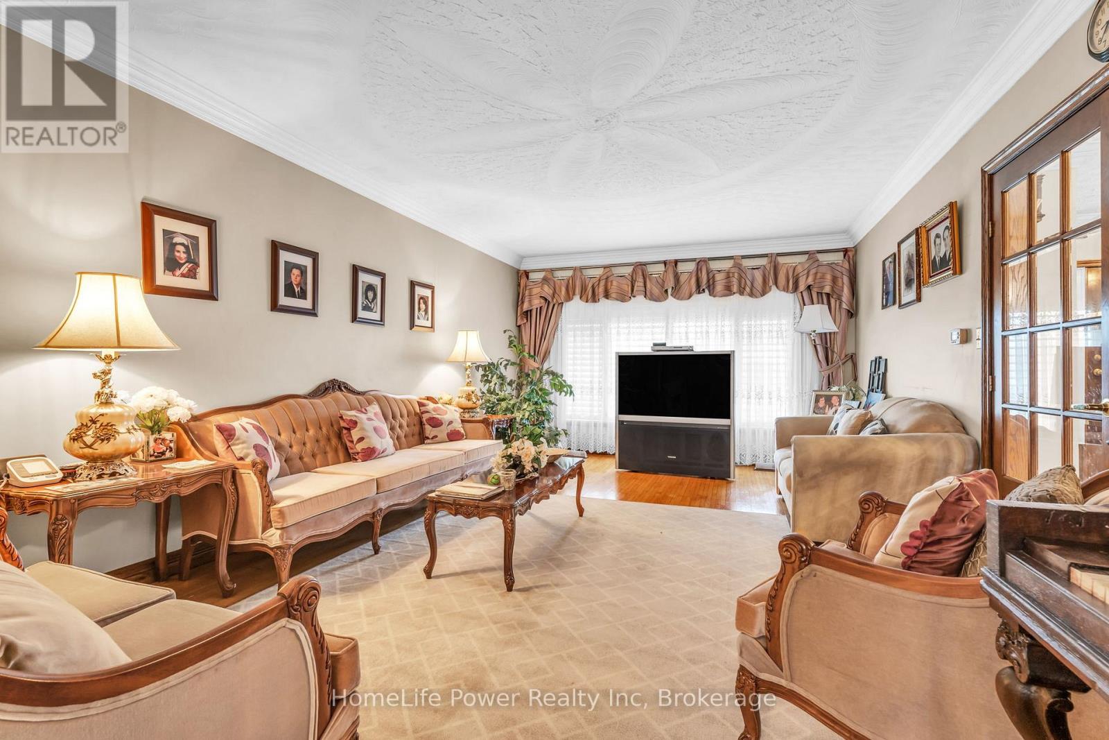6 Leckie Avenue, Hamilton, Ontario  L8J 2S7 - Photo 8 - X12474183