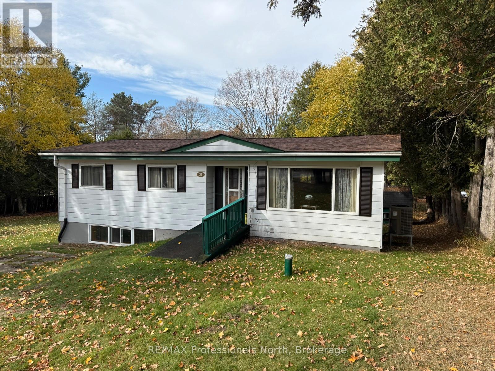 21 George Street, Dysart Et Al, Ontario  K0M 1S0 - Photo 2 - X12474239