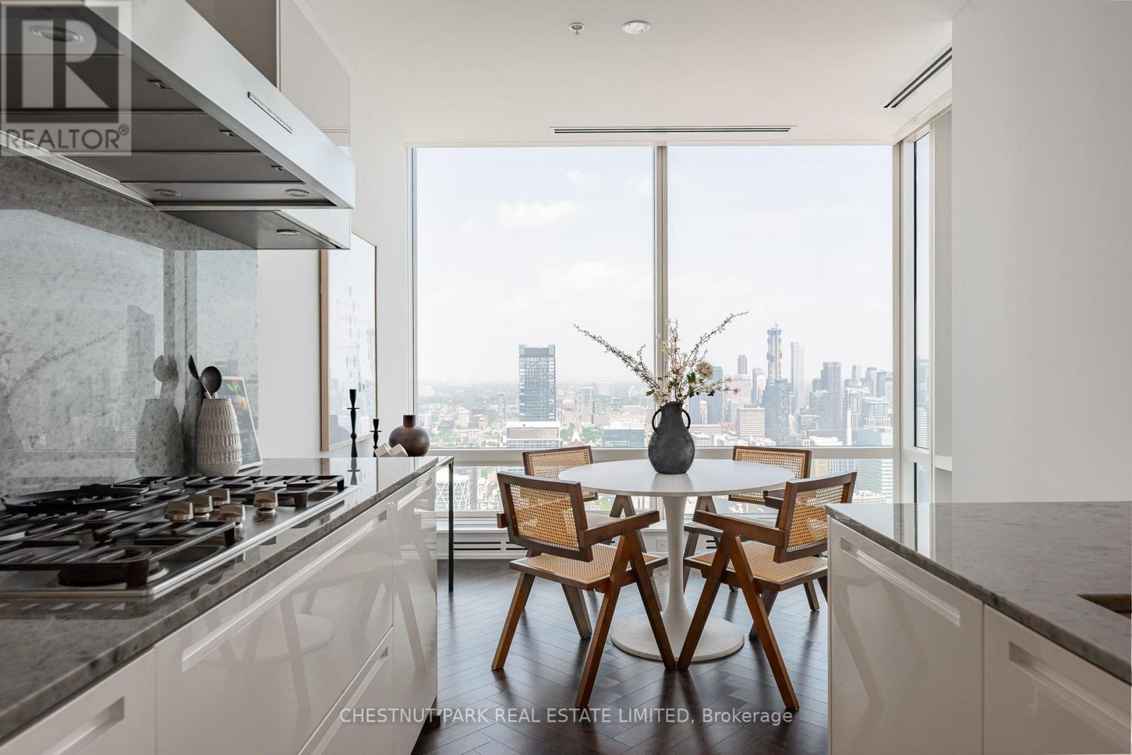6104 - 180 University Avenue, Toronto, Ontario  M5H 0A2 - Photo 4 - C12474136