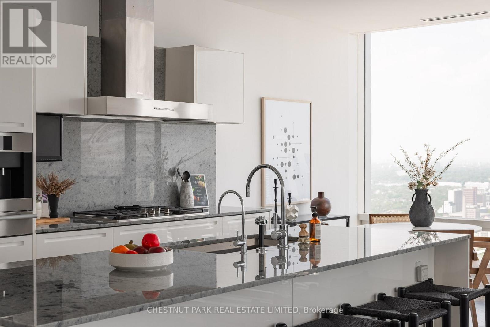 6104 - 180 University Avenue, Toronto, Ontario  M5H 0A2 - Photo 7 - C12474136