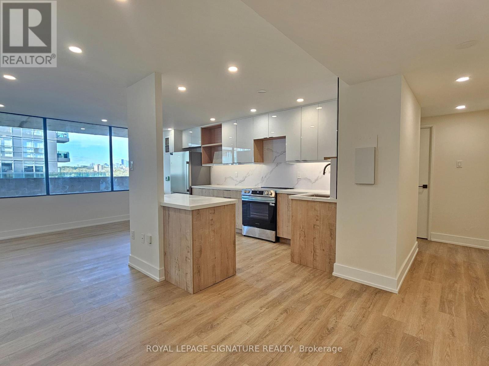 701 - 720 Spadina Avenue, Toronto, Ontario  M5S 2T9 - Photo 1 - C12474150