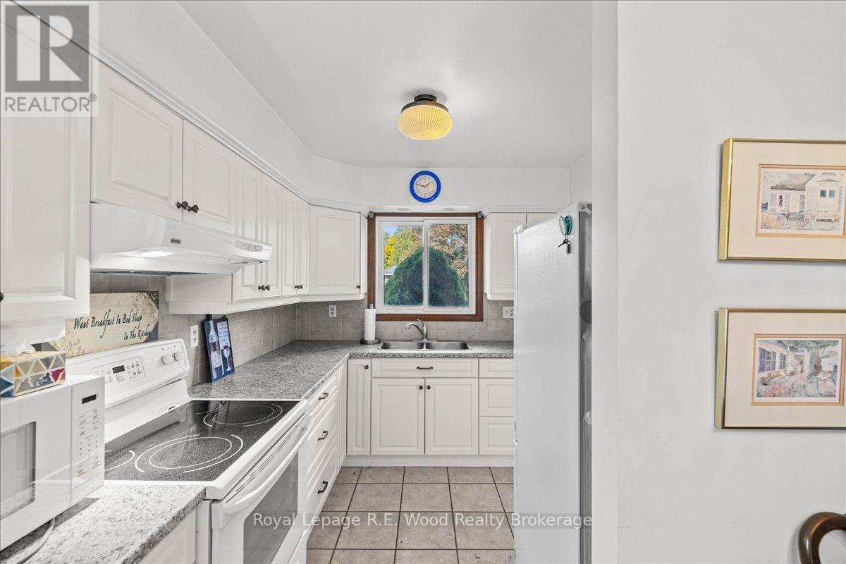 52 Trottier Drive, Tillsonburg, Ontario  N4G 4R2 - Photo 12 - X12474248