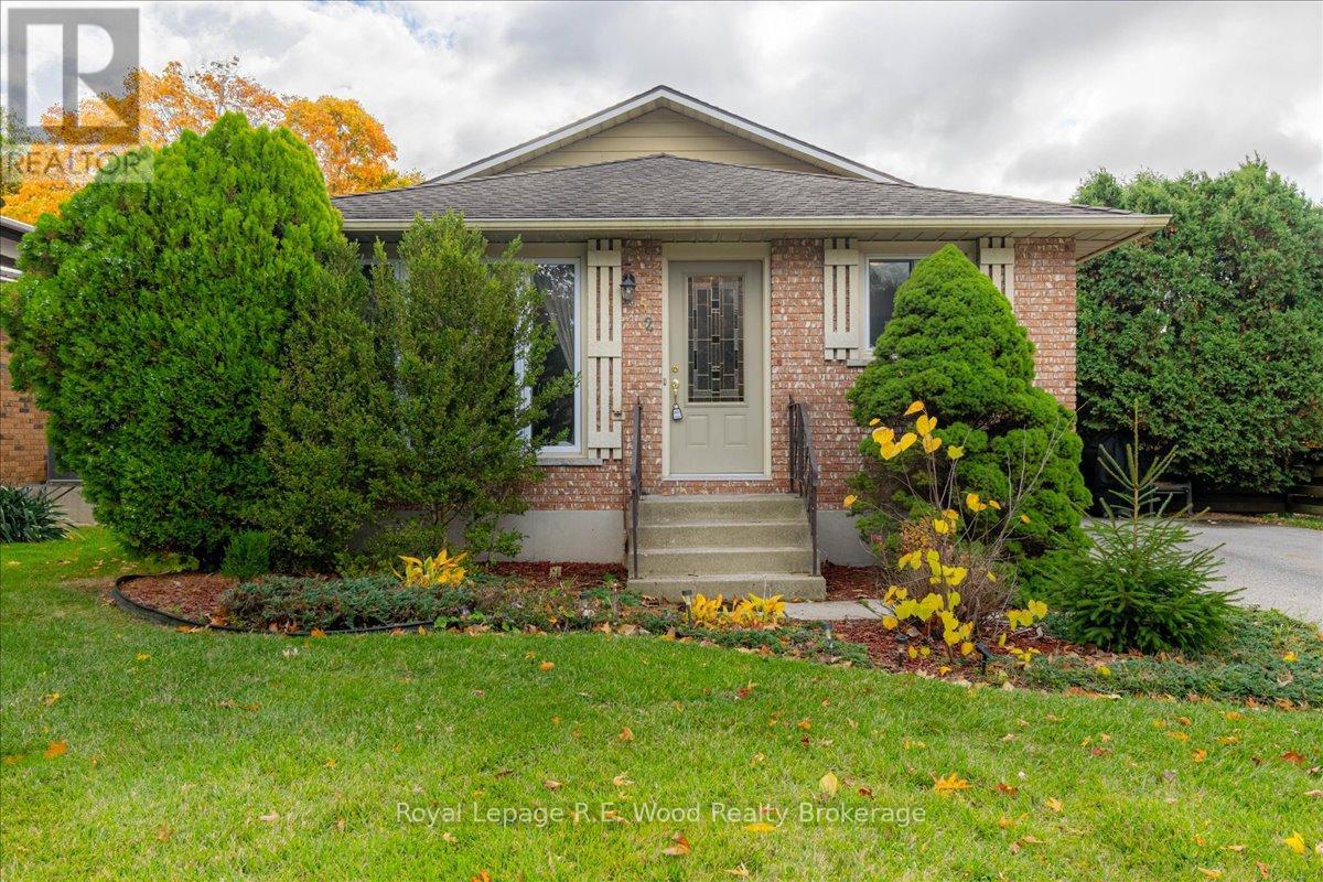 52 Trottier Drive, Tillsonburg, Ontario  N4G 4R2 - Photo 2 - X12474248