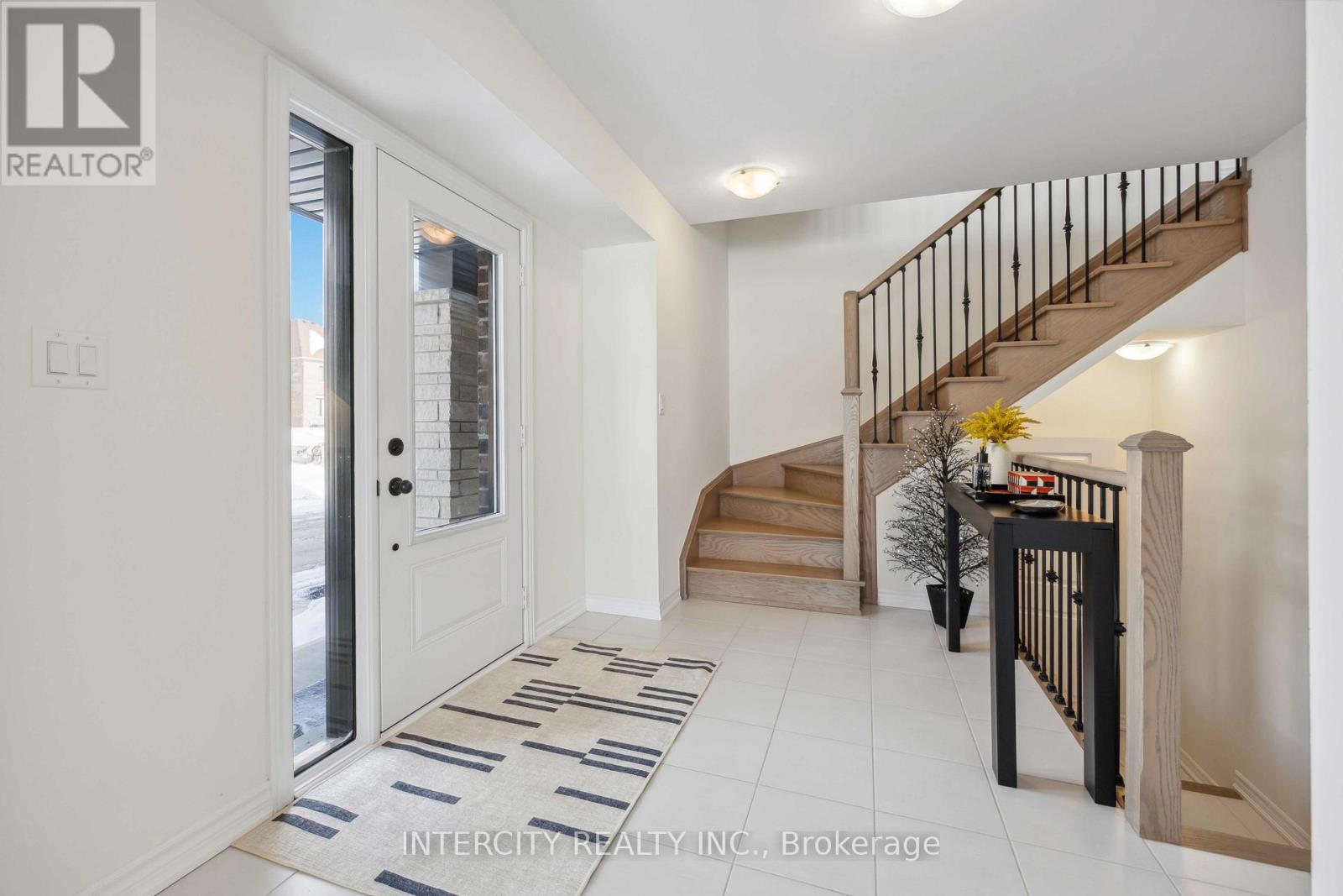 43 Griffith Street, Aurora, Ontario  L4G 4A6 - Photo 4 - N12474141
