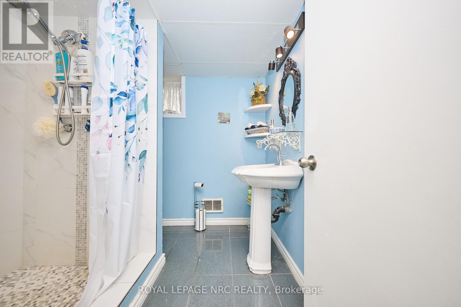 7 Hallcrest Avenue, St. Catharines, Ontario  L2N 1V4 - Photo 24 - X12474182